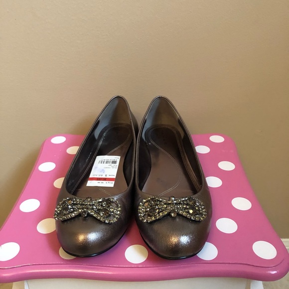 Tahari Silver Flats Size 6.5 - Picture 8 of 12